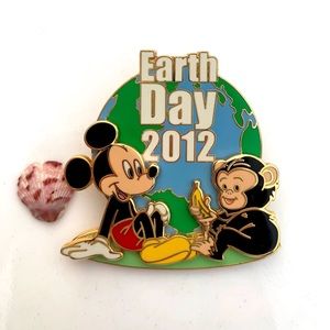 Earth Day 2012 - Mickey & Chimpanzee Disney Pin